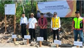 Peletakan Batu Pertama Proyek Jalan Kabupaten Long Segmen Tawang-Serut oleh Bupati Gunungkidul